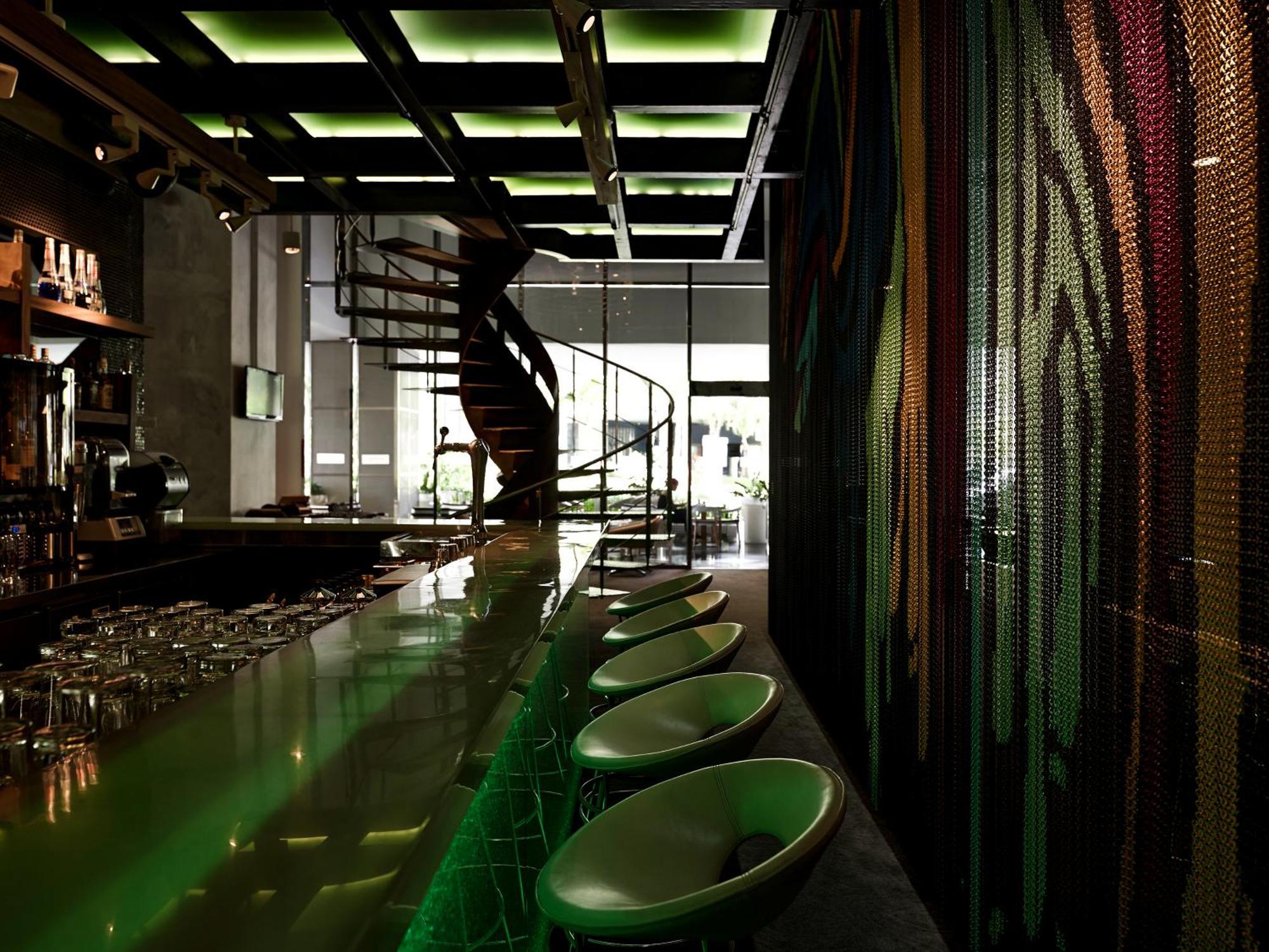 Pullman Jakarta Central Park Jacarta Exterior foto Interior of the bar