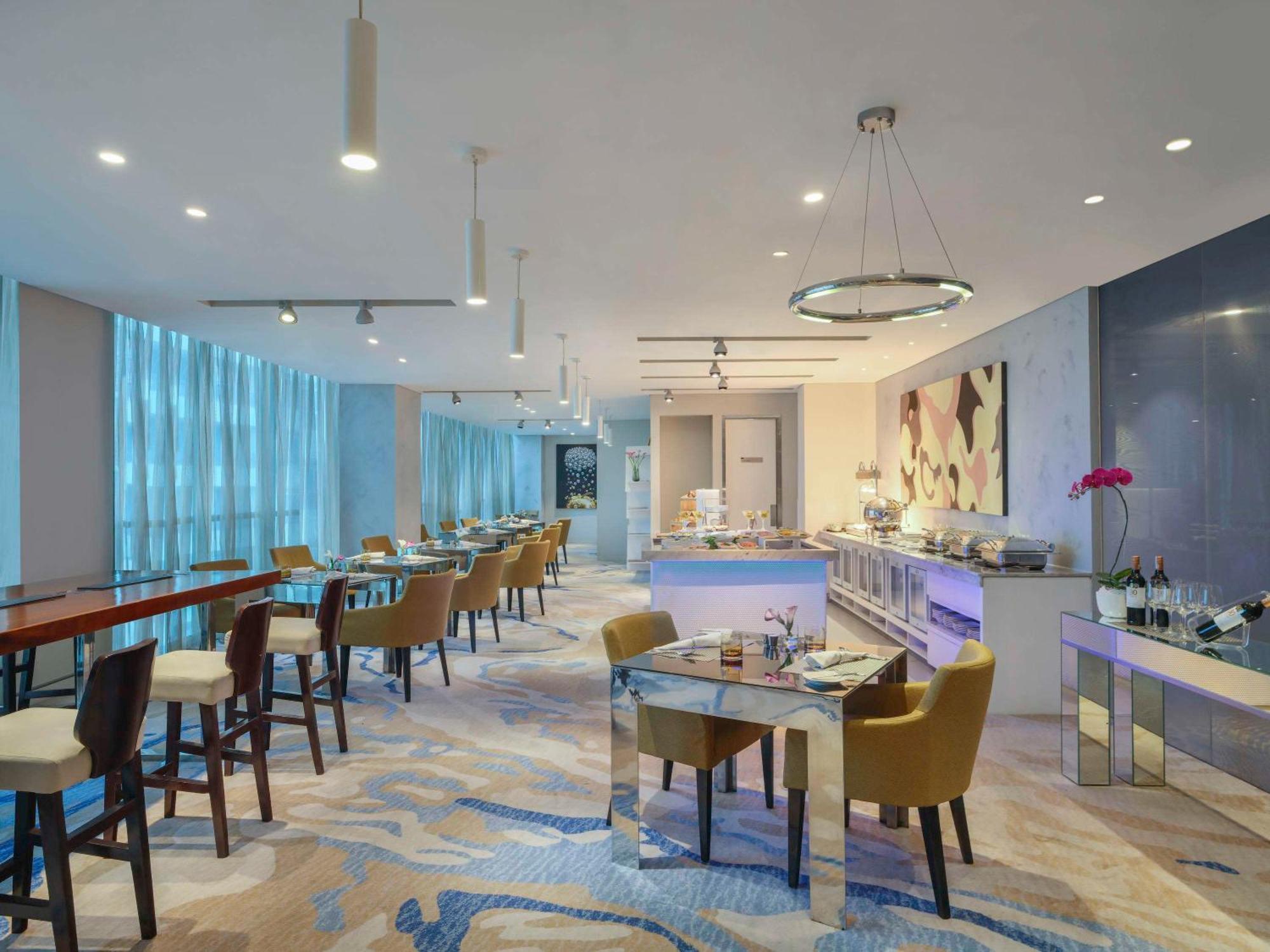 Pullman Jakarta Central Park Jacarta Exterior foto Club Lounge at the hotel