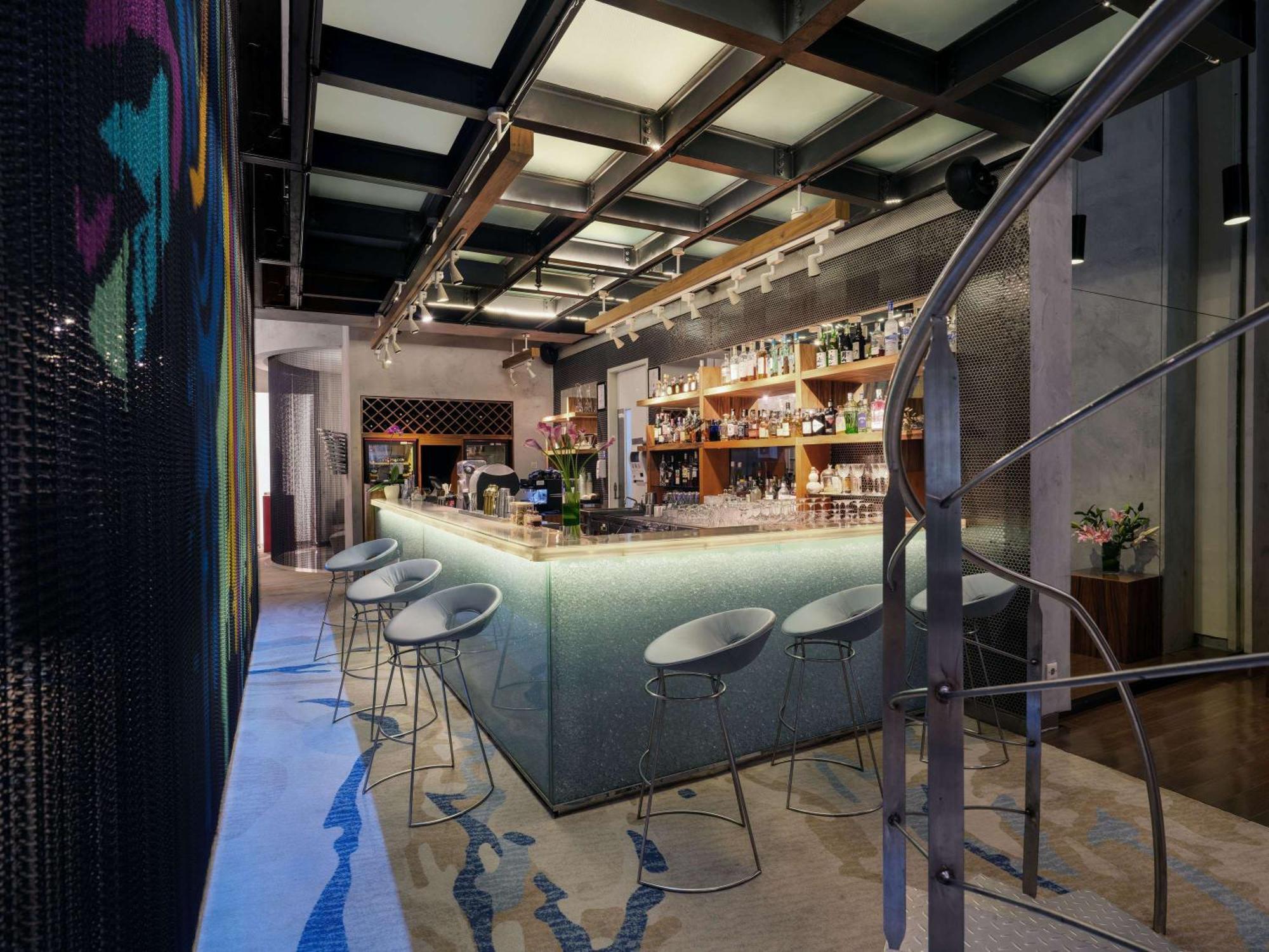Pullman Jakarta Central Park Jacarta Exterior foto The bar at the 1000 Museum