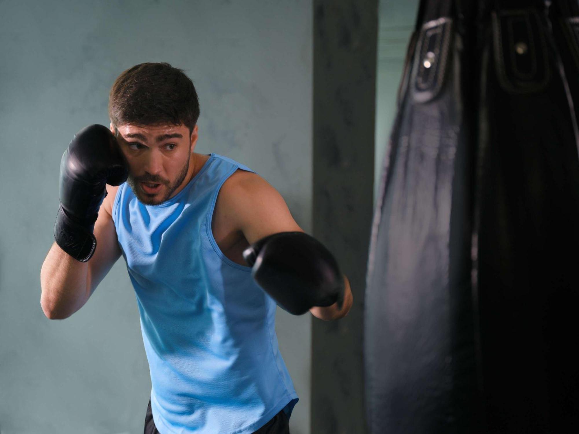 Pullman Jakarta Central Park Jacarta Exterior foto A boxer training with a heavy bag